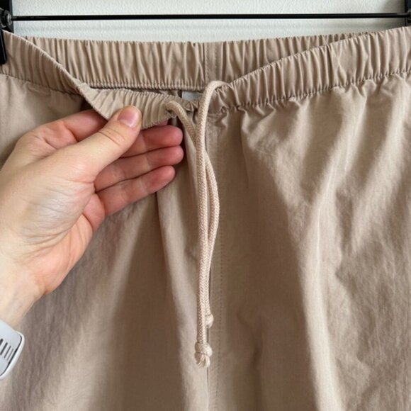 TNA • Deploy Parachute Pant in Humus Beige - Picture 4 of 13